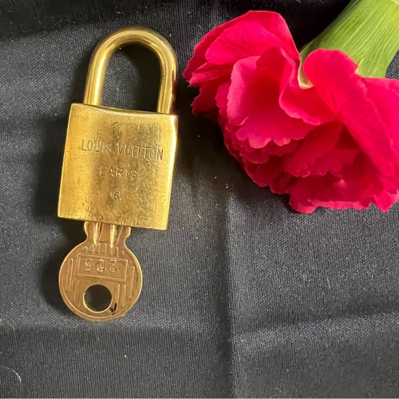 Louis Vuitton Lock #205 - Picture 9 of 9